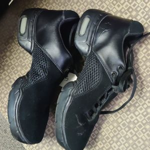 Dance sneaker for zumba